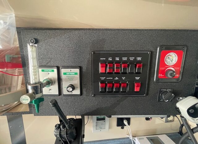 ? 2016 Ford E450 Super Duty AEV Type III Ambulance – ONLY 31K MILES full