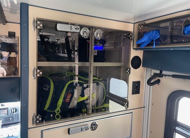 2017 Ford E450 Super Duty AEV Type III Ambulance – ONLY 35K MILES full