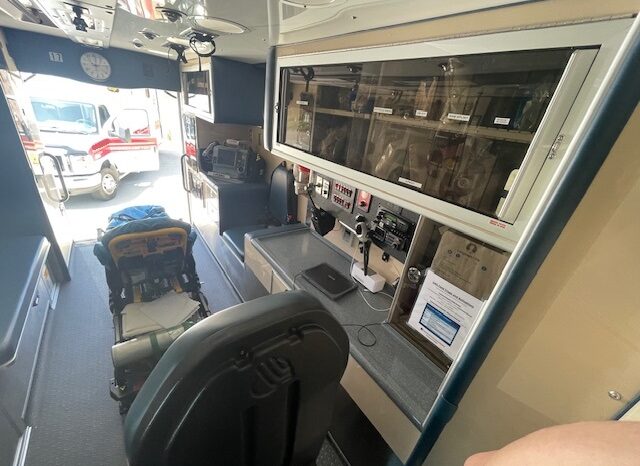 ? 2016 Ford E450 Super Duty AEV Type III Ambulance – ONLY 31K MILES full