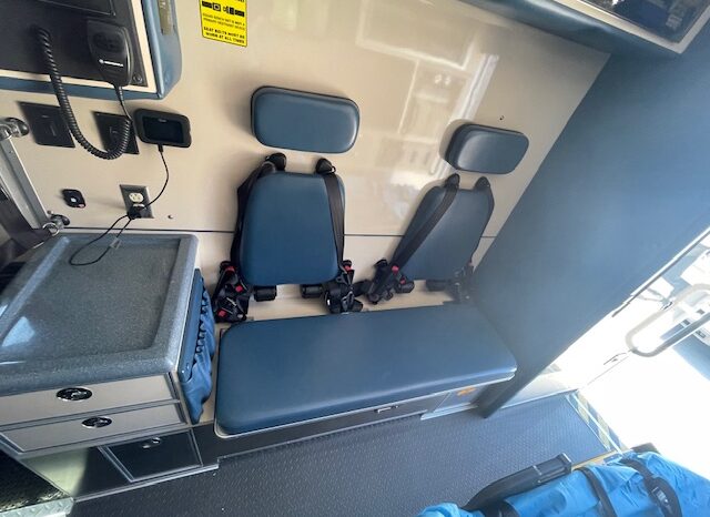 ? 2016 Ford E450 Super Duty AEV Type III Ambulance – ONLY 31K MILES full