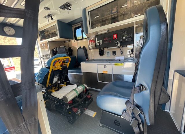 ? 2016 Ford E450 Super Duty AEV Type III Ambulance – ONLY 31K MILES full