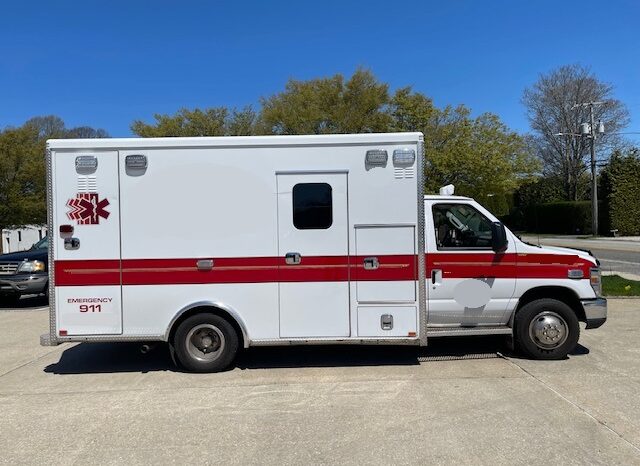 ? 2016 Ford E450 Super Duty AEV Type III Ambulance – ONLY 31K MILES full