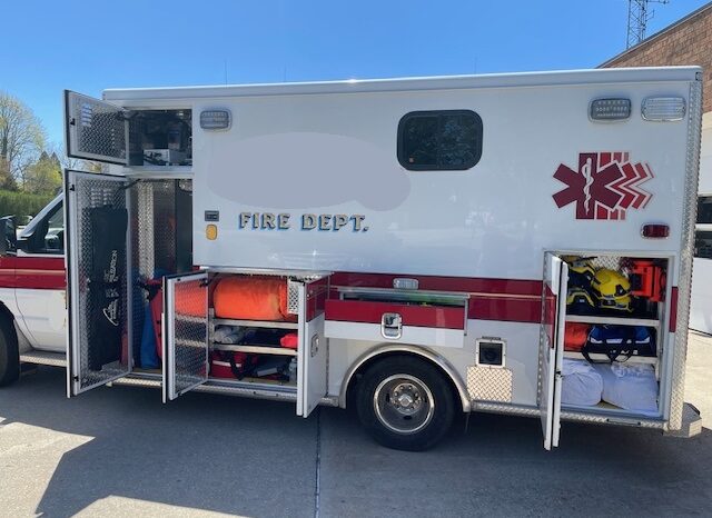 2017 Ford E450 Super Duty AEV Type III Ambulance – ONLY 35K MILES full