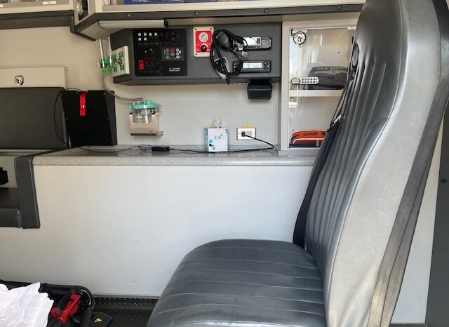 FOR SALE: 2015 Ford F450 Super Duty 4×4 PL Custom Type 1 Ambulance full