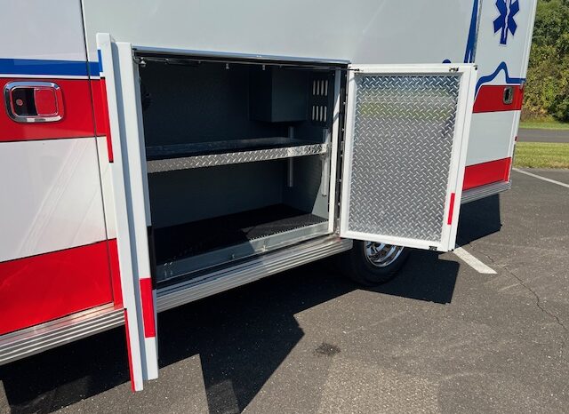 2025 Ford F-550 Super Duty XLT 4×4 Lifeline Type 1 SIV Remount Ambulance  full