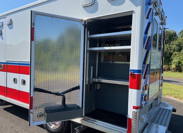 2025 Ford F-550 Super Duty XLT 4×4 Lifeline Type 1 SIV Remount Ambulance  full