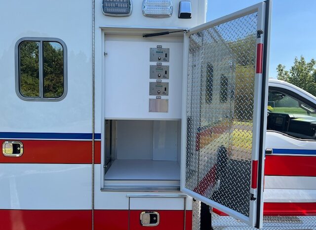 2025 Ford F-550 Super Duty XLT 4×4 Lifeline Type 1 SIV Remount Ambulance  full