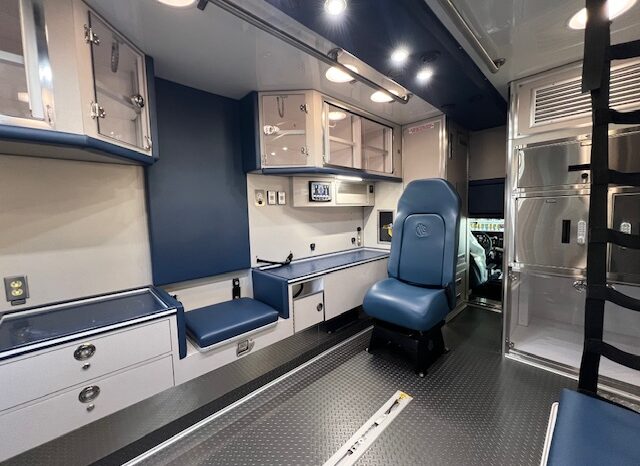 2025 Ford F-550 Super Duty XLT 4×4 Lifeline Type 1 SIV Remount Ambulance  full