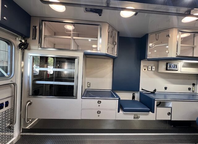 2025 Ford F-550 Super Duty XLT 4×4 Lifeline Type 1 SIV Remount Ambulance  full