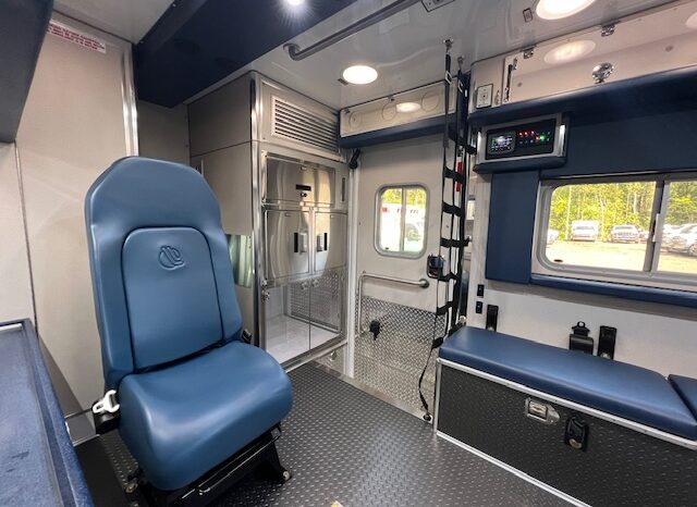 2025 Ford F-550 Super Duty XLT 4×4 Lifeline Type 1 SIV Remount Ambulance  full