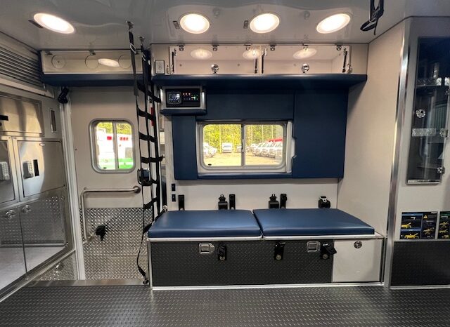 2025 Ford F-550 Super Duty XLT 4×4 Lifeline Type 1 SIV Remount Ambulance  full