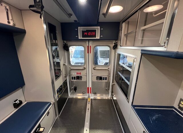 2025 Ford F-550 Super Duty XLT 4×4 Lifeline Type 1 SIV Remount Ambulance  full