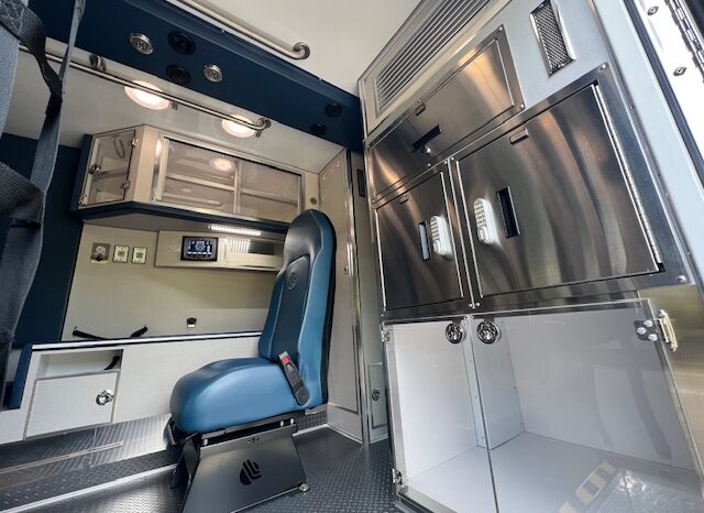 2025 Ford F-550 Super Duty XLT 4×4 Lifeline Type 1 SIV Remount Ambulance  full