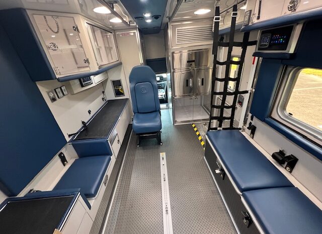 2025 Ford F-550 Super Duty XLT 4×4 Lifeline Type 1 SIV Remount Ambulance  full