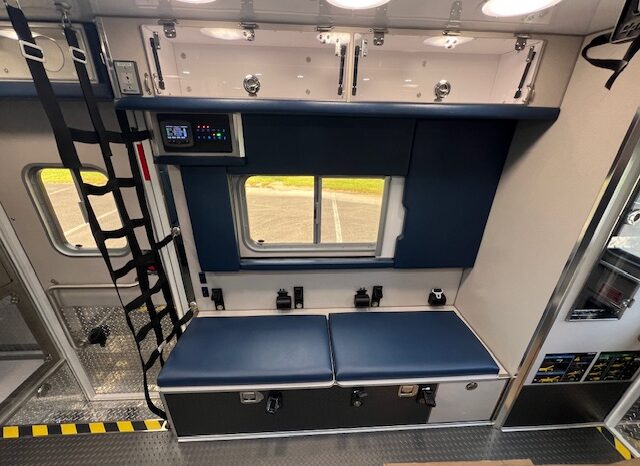 2025 Ford F-550 Super Duty XLT 4×4 Lifeline Type 1 SIV Remount Ambulance  full