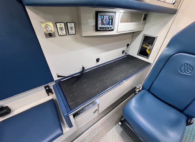 2025 Ford F-550 Super Duty XLT 4×4 Lifeline Type 1 SIV Remount Ambulance  full