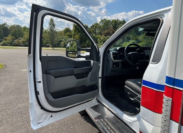 2025 Ford F-550 Super Duty XLT 4×4 Lifeline Type 1 SIV Remount Ambulance  full