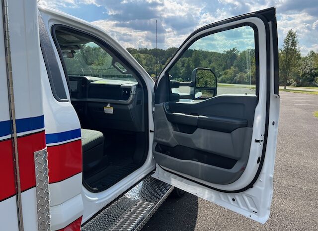 2025 Ford F-550 Super Duty XLT 4×4 Lifeline Type 1 SIV Remount Ambulance  full