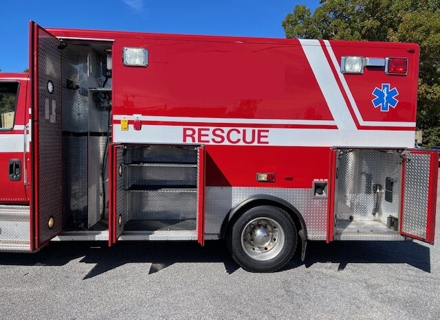 2003 International 4300 / DT466 – PL Custom Medium Duty Ambulance full