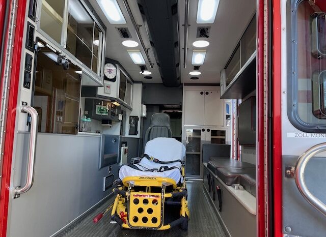 2003 International 4300 / DT466 – PL Custom Medium Duty Ambulance full