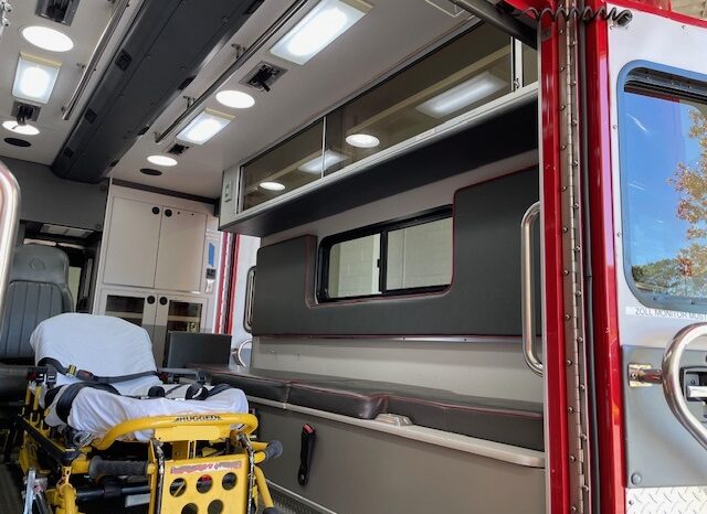 2003 International 4300 / DT466 – PL Custom Medium Duty Ambulance full