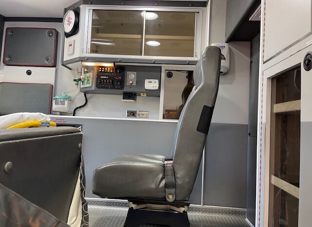 2003 International 4300 / DT466 – PL Custom Medium Duty Ambulance full