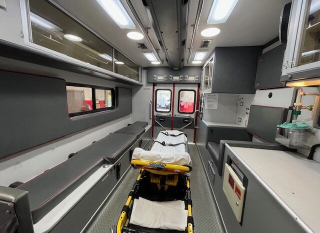 2003 International 4300 / DT466 – PL Custom Medium Duty Ambulance full