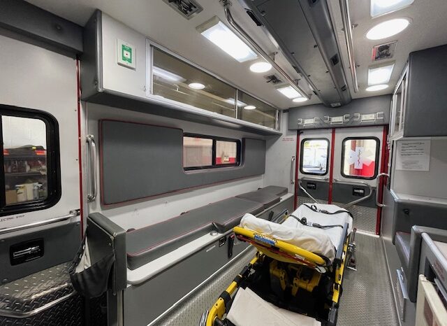 2003 International 4300 / DT466 – PL Custom Medium Duty Ambulance full