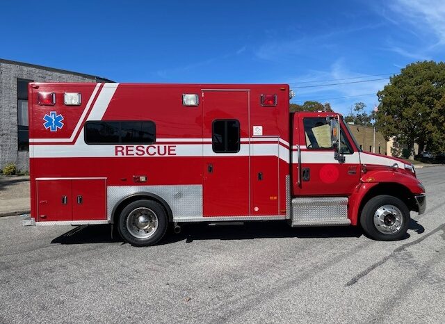 2003 International 4300 / DT466 – PL Custom Medium Duty Ambulance full