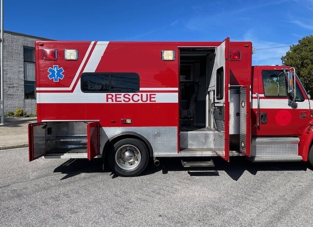 2003 International 4300 / DT466 – PL Custom Medium Duty Ambulance full