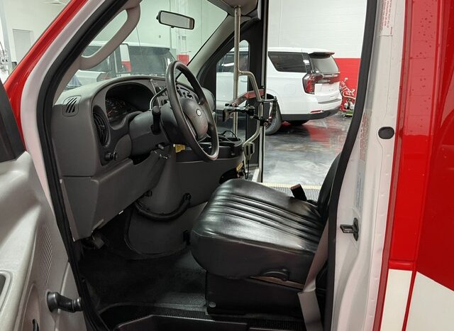 2008 Ford E-450 Super Duty XLT Aerotech Luxury Rehab / Crew Transport Bus  full