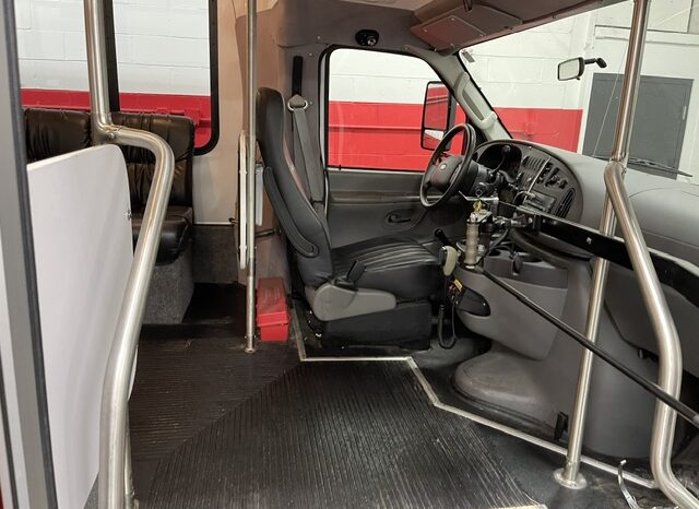 2008 Ford E-450 Super Duty XLT Aerotech Luxury Rehab / Crew Transport Bus  full