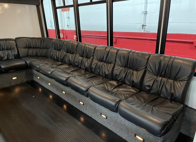 2008 Ford E-450 Super Duty XLT Aerotech Luxury Rehab / Crew Transport Bus  full