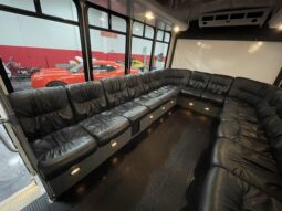 2008 Ford E-450 Super Duty XLT Aerotech Luxury Rehab / Crew Transport Bus  full