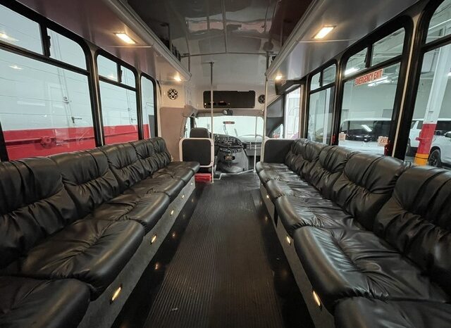2008 Ford E-450 Super Duty XLT Aerotech Luxury Rehab / Crew Transport Bus  full