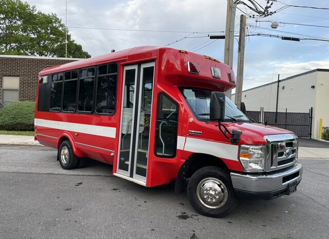 2008 Ford E-450 Super Duty XLT Aerotech Luxury Rehab / Crew Transport Bus  full